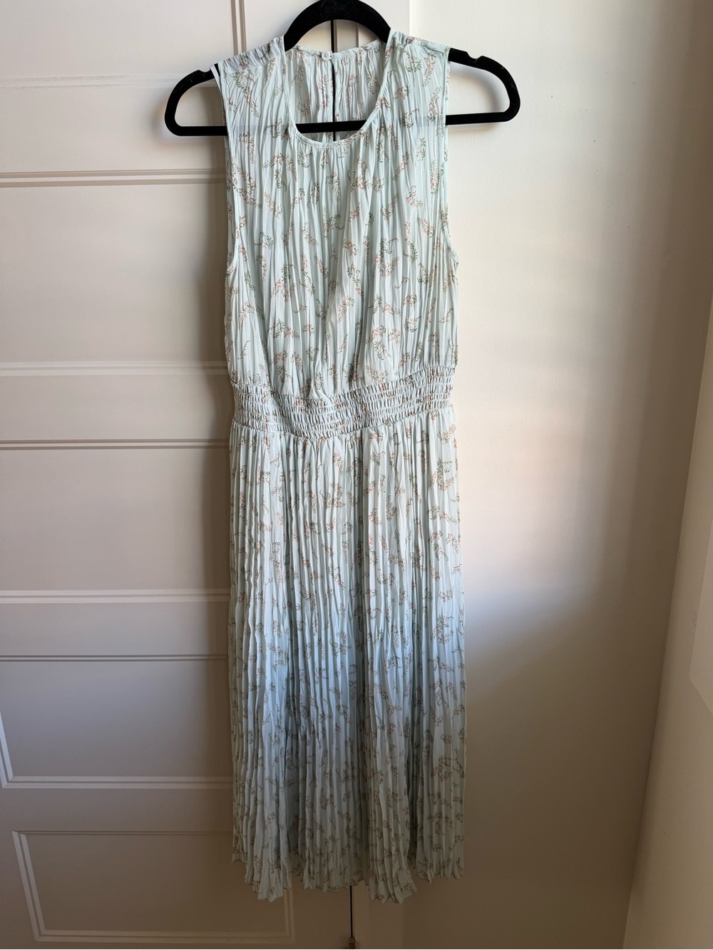 Wilfred Sleeveless Pleated Midi Dress in Pale Mint Floral